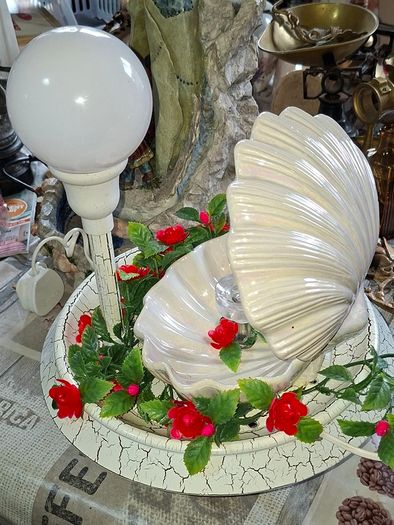 Vintage Indoor Water Fountain featuring a Shell Basin