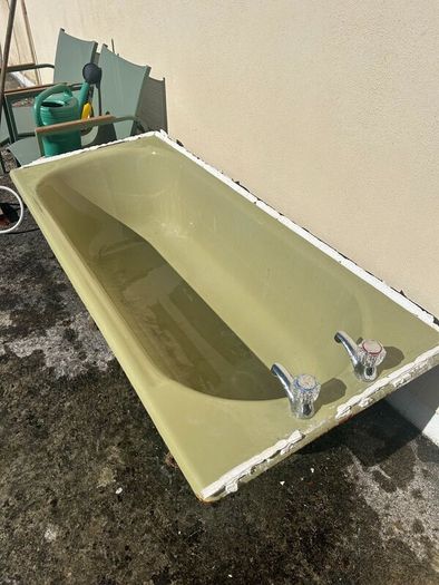 Vintage Avocado Cast Iron Bath