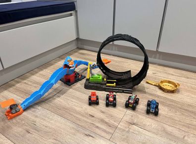 Hotwheels Monster truck loop set and Slam Gorilla play set