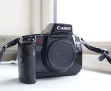 Canon EOS 5 35mm Body + Battery pack