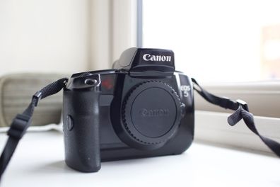Canon EOS 5 35mm Body + Battery pack
