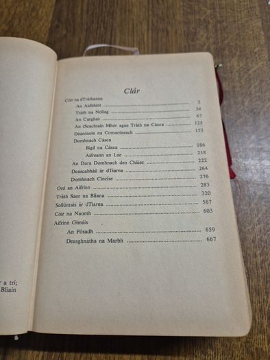 Vintage 1978 Irish An Leabhar Aidrinn an Domhnaigh. In Irish Sunday Missal.