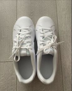 Size 5.5 Nike shoes (Women) brand new