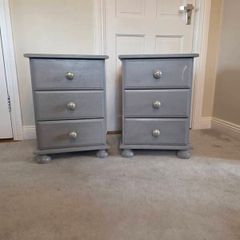 2 pine bedside lockers