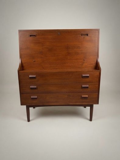 Early Borge Mogensen Model 145 Bureau in Teak and Oak