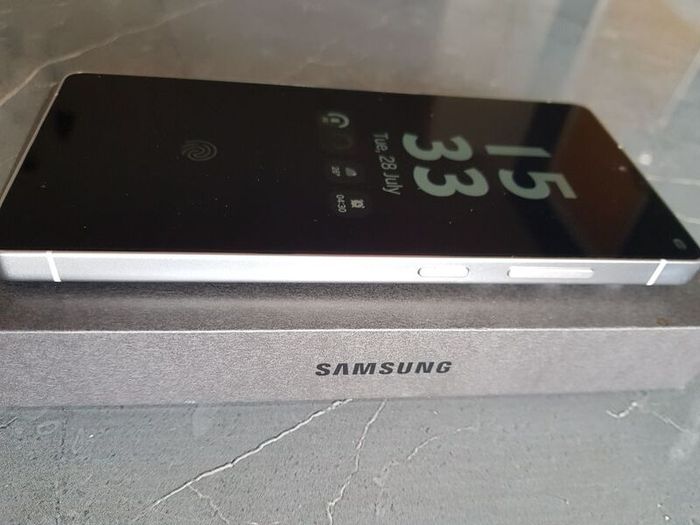 Samsung Galaxy S25 Ultra White Tytanium 12/256 warranty 100% battery condition