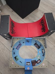 Fingers skateboard ramp