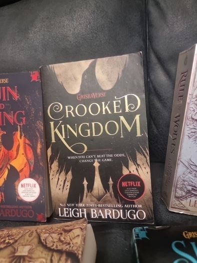 Seven Leigh Bardugo novels job lot.