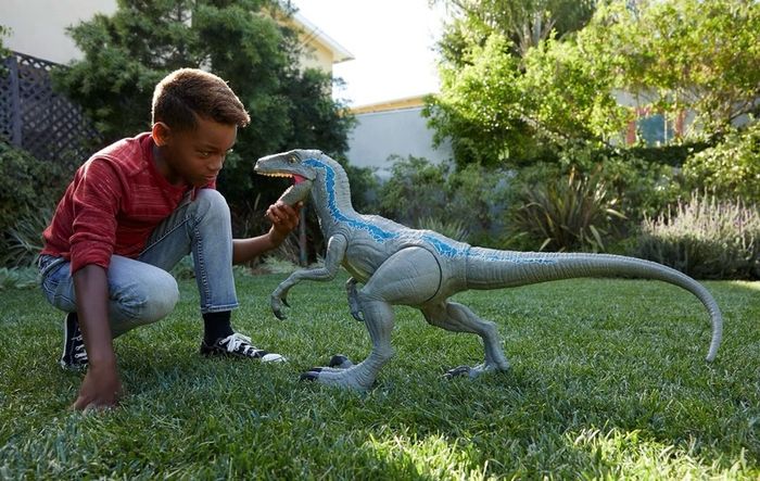 Jurassic World Large Dinosaur Toy, Super Colossal Velociraptor Blue Action Figure 3.5 Feet Long with Eating Feature