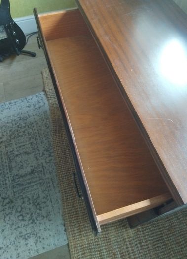 chest of drawers