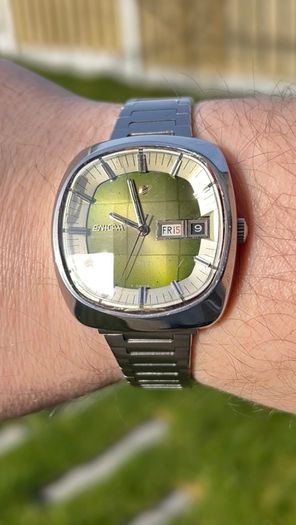 Enicar 340 fantasy green dial