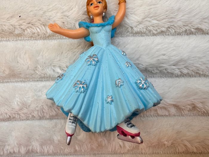 Papo Blue Princess Skating Figure 2016 Figure Skater Ice Skates Crown approx. 10 cm. Used Please see photos