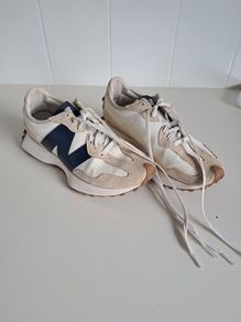 New Balance 327 Size 6