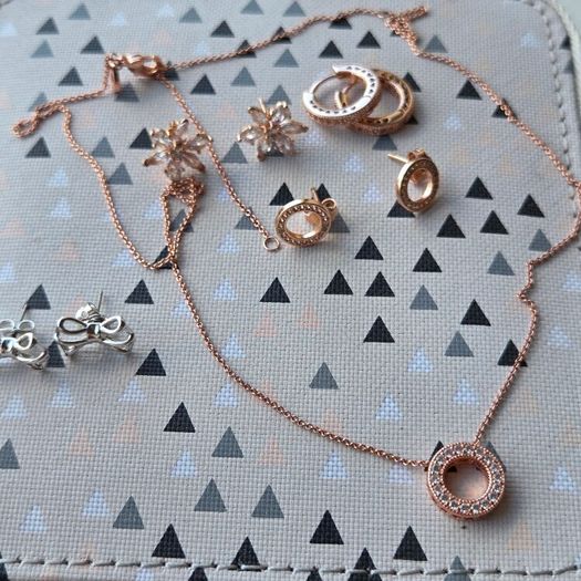 Beautiful costume jewellery, rose gold like new