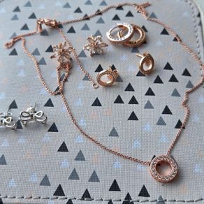 Beautiful costume jewellery, rose gold like new