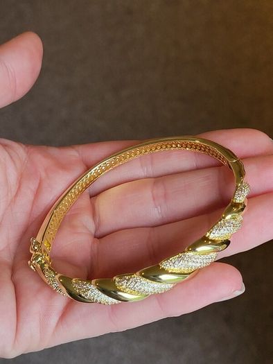 Gorgeous brand new bangle