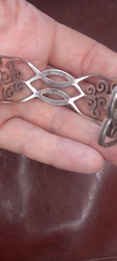 Vintage jewelry is sold individually for 5 to 10 euros