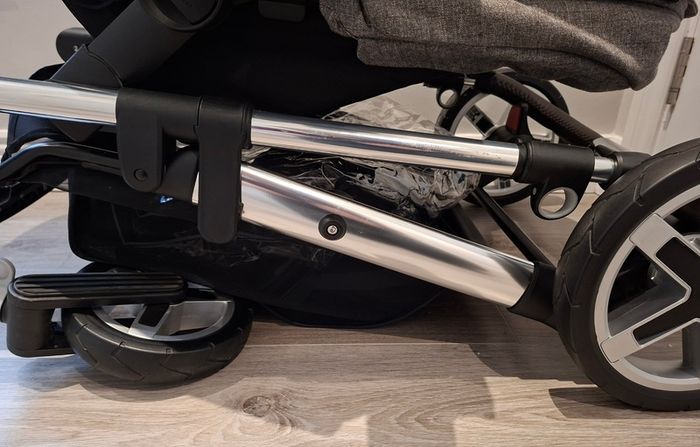 Silver Cross Pioneer Pram & Carrycot - Near New Condition