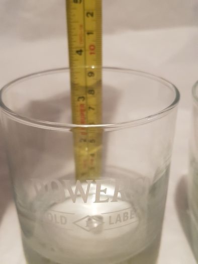 4x glasses ,,2x whiskey glasses 2 x baileys glasses tumblers 1x johnnie walkers 1 x tullamore dew, 2x Bailey's ,prefect condition,,buyer collects thank you,powers sold .