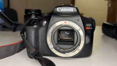Canon EOS 1300D / Rebel T6 DSLR Camera Kit