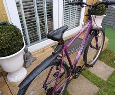 Girls mountain bike in good condition.
