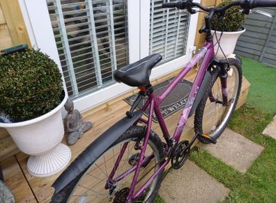 Girls mountain bike in good condition.