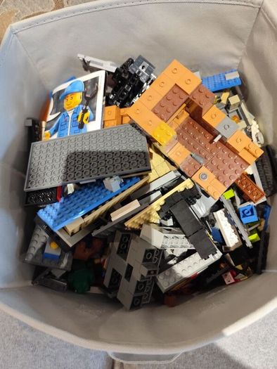 Box of Lego mix