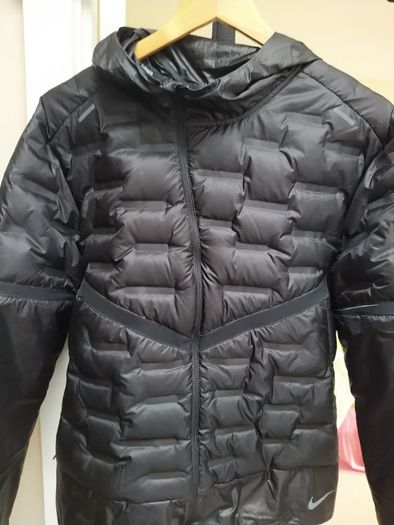 Nike Aeroloft Hooded Running Jacket Black