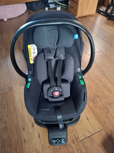 Avionaut Pixel Infant Car Seat with isofix base