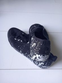 Girls trainers