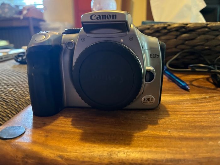 Canon EOS 300D DSLR Camera Complete Kit