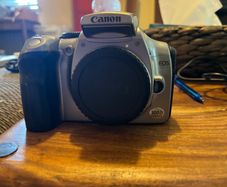 Canon EOS 300D DSLR Camera Complete Kit