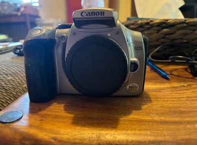 Canon EOS 300D DSLR Camera Complete Kit