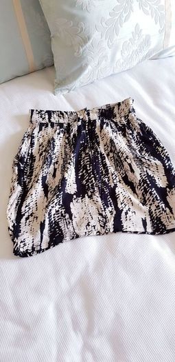 H&M Divided Mini Skirt - Size 8