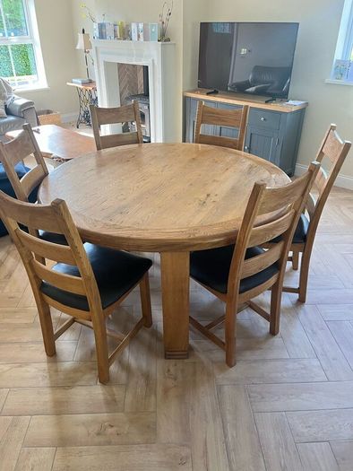 Round Table and 6 chairs