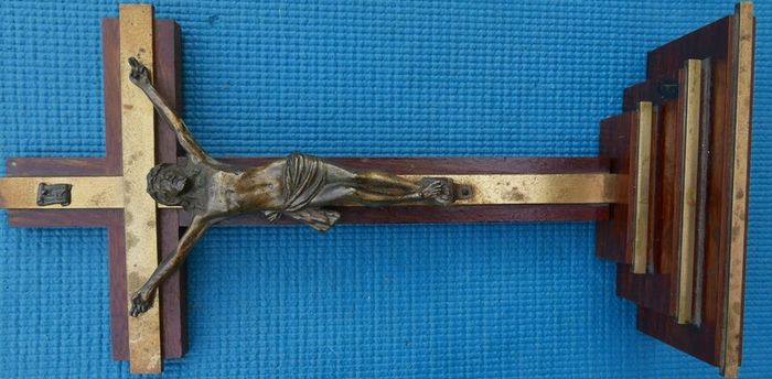 Victorian Amboyna Crucifix. 13,5" x 6,5"