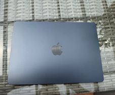 Apple MacBook Air M4 2025 13 inch Midnight Like New Box Charger