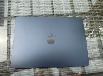 Apple MacBook Air M4 2025 13 inch Midnight Like New Box Charger