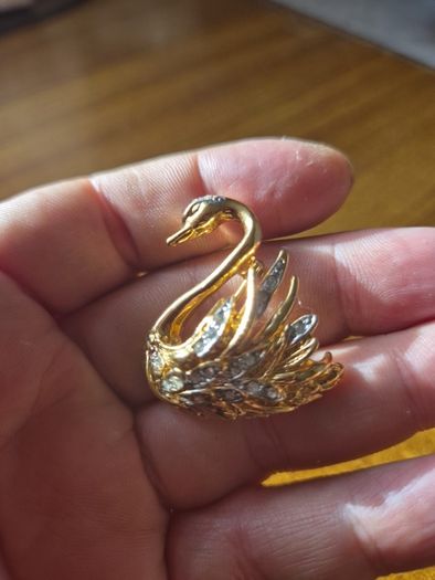 Vintage Gold Plated Glass Diamonds Swan Brooch