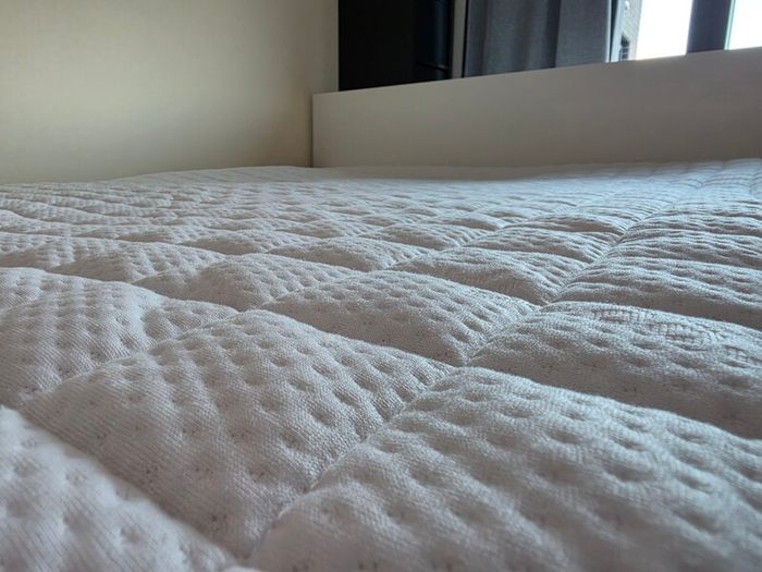 Mattress topper 180x200 barely used