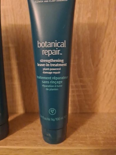 AVEDA Botanical Repair Strengthening Leave-In Treatment 100ml. RRP 34e