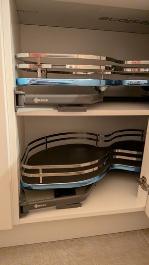 Kitchen corner pull out
