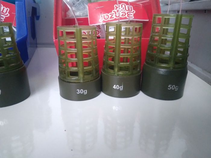Distance feeder baskets