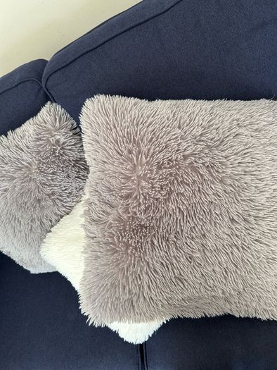 Set of 3 fluffy cushions