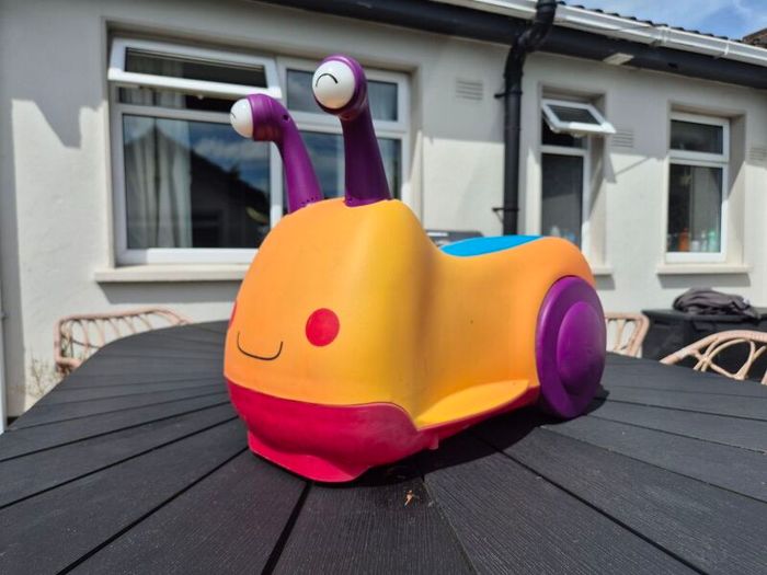 ride on snails b. Toys