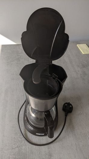 Small drip coffee machine