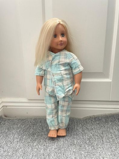 Our Generation dolls and car