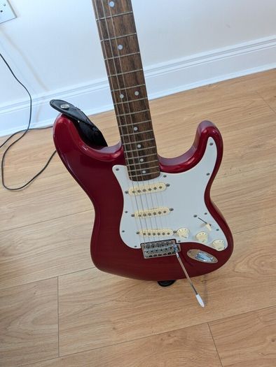 Squier Affinity Stratocaster Electric Guitar Red