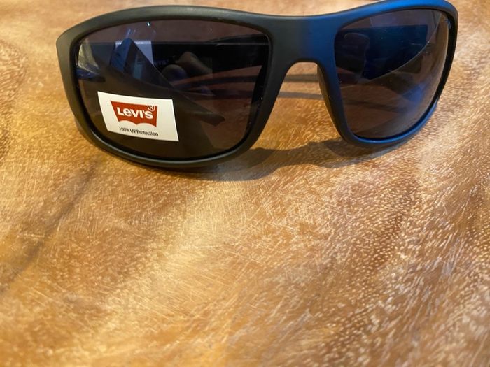 LEVIS sunglasses