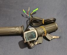 Twist Throttle With Key Lock and Screen For E-bike